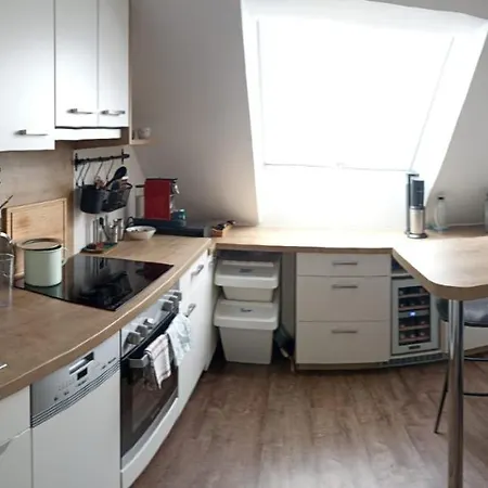 Ruhiges Mit Dachterrasse In شقة