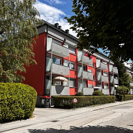 Ruhiges Mit Dachterrasse In *