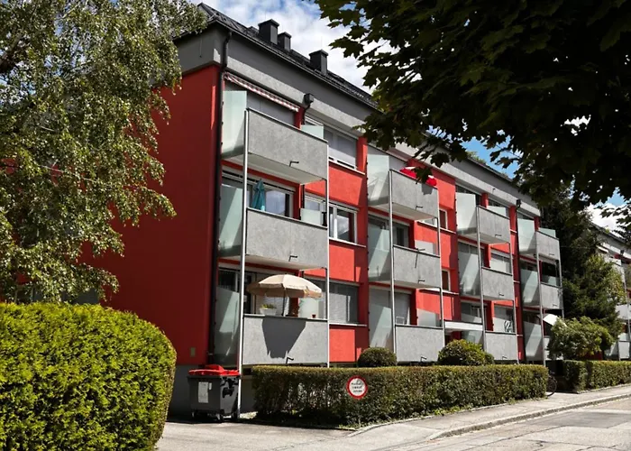 Ruhiges Mit Dachterrasse In *